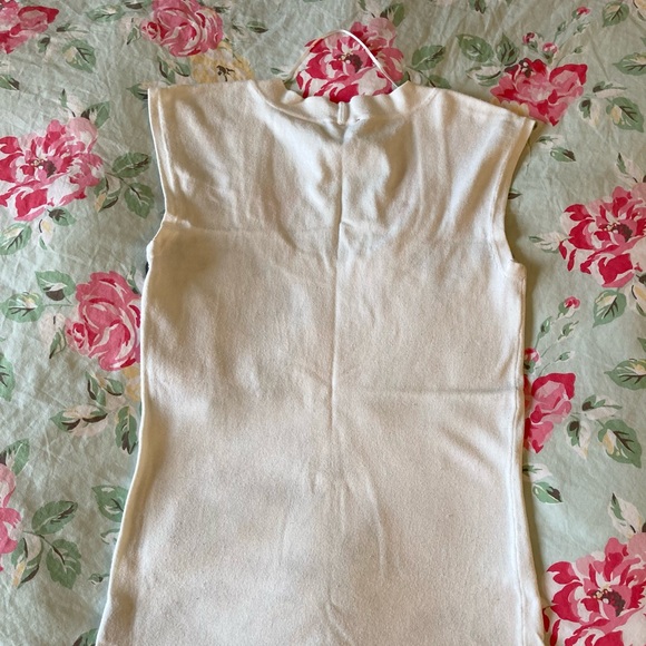 LE CHÂTEAU sleeveless floral top - Picture 2 of 4